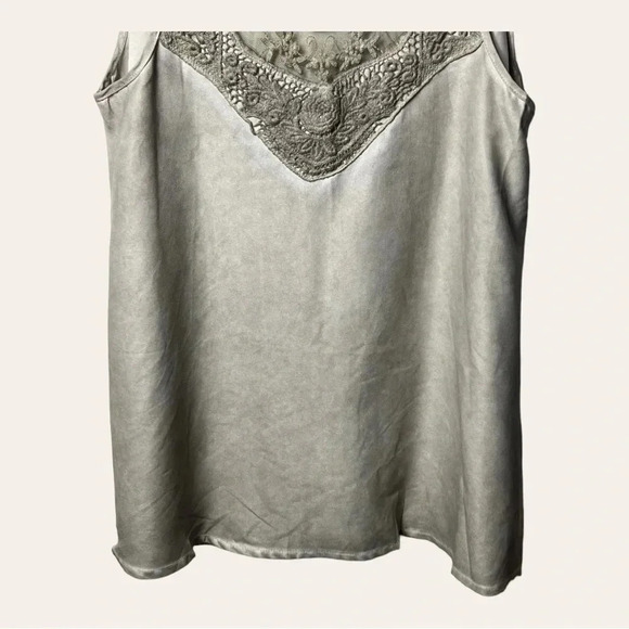 1271. Fashion APPAREL AND ACCESSORIES BLOUSE SLEEVELESS FAUX SUEDE W/ LACE - Picture 5 of 11